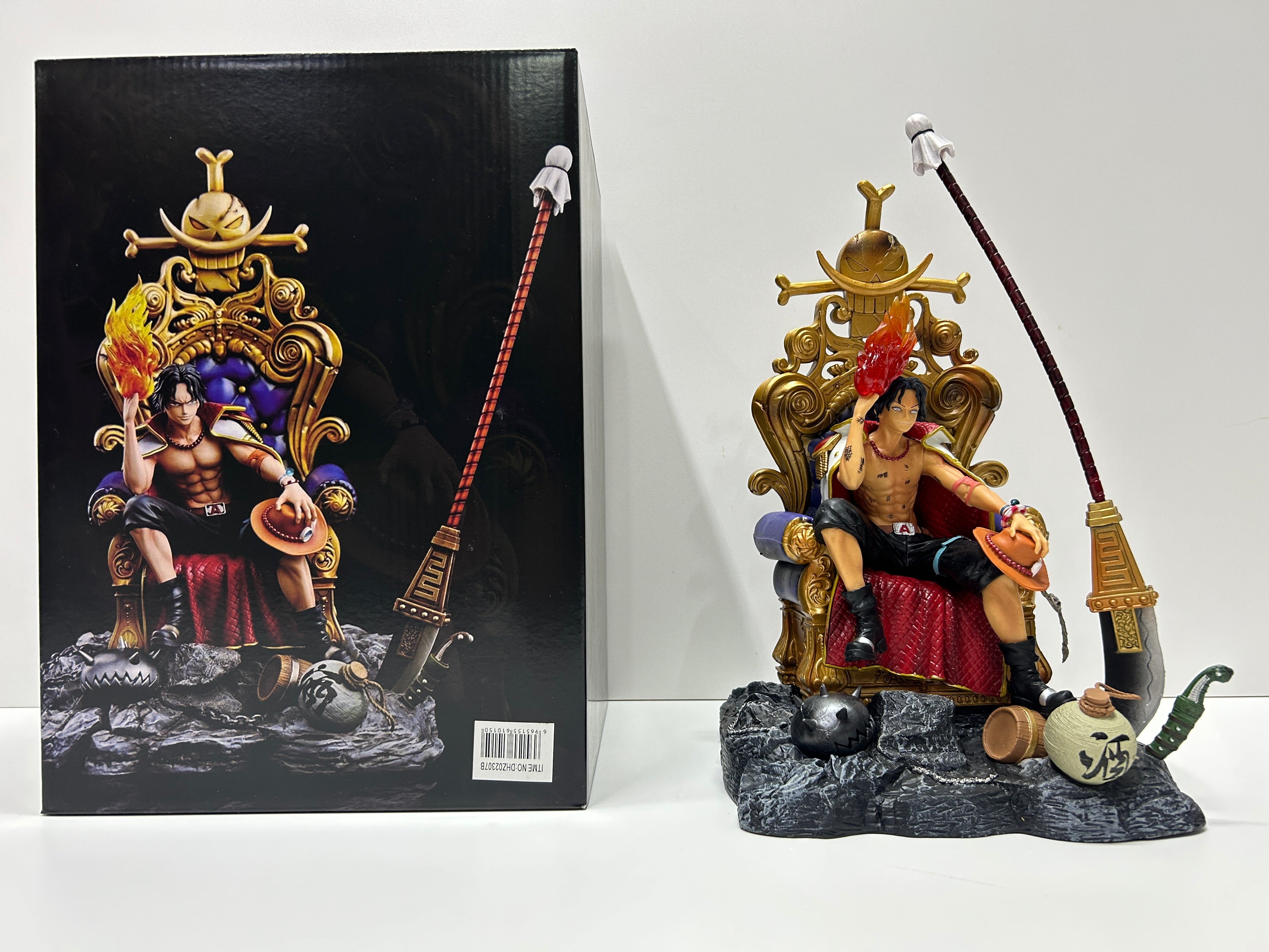 პორტგას ეისის ფიგურა პირატების ტახტზე - 30 სმ