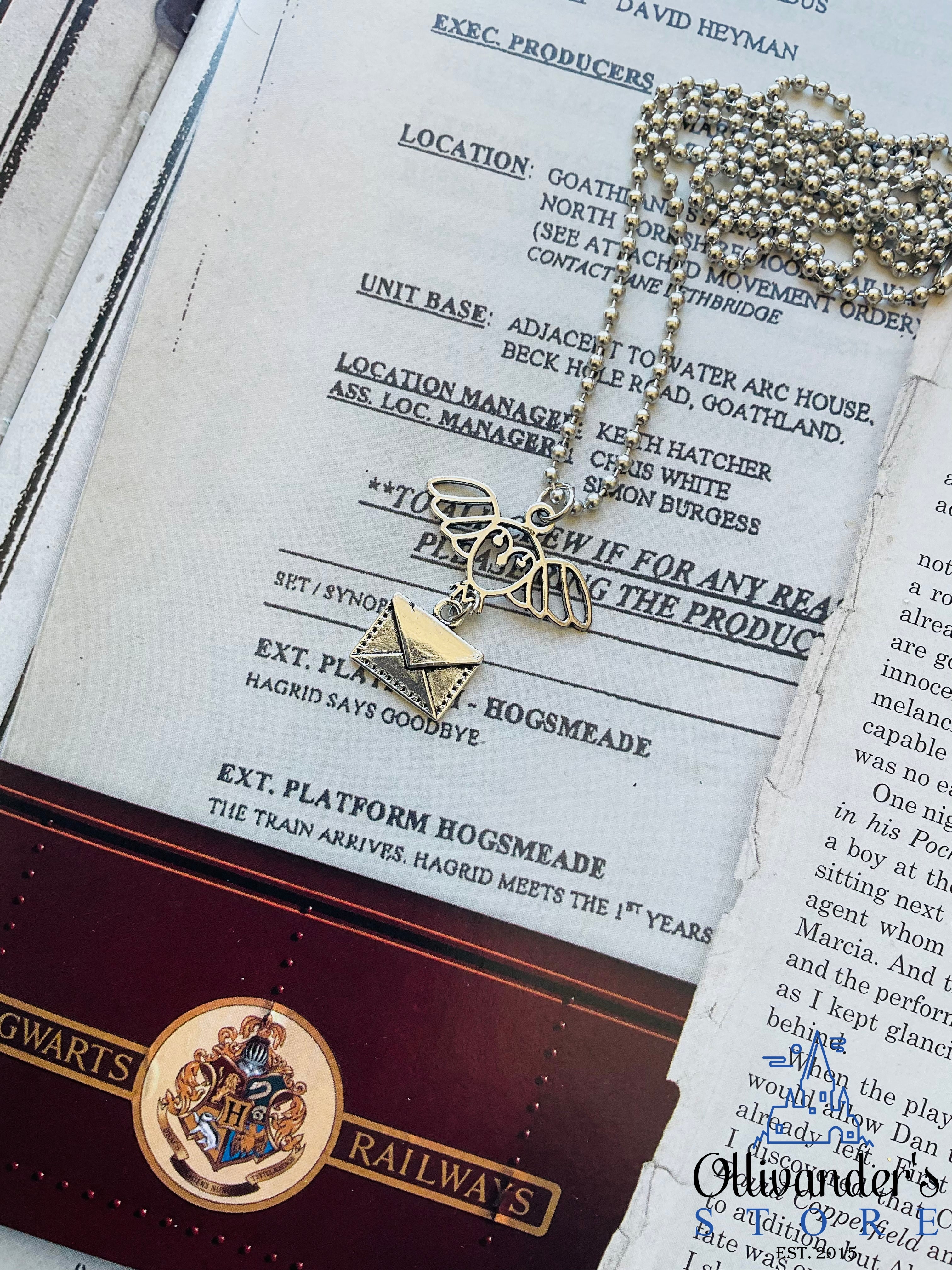 Hedwig necklace with letter, contoured